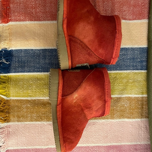 Toddler UGGS- Red - Picture 3 of 5
